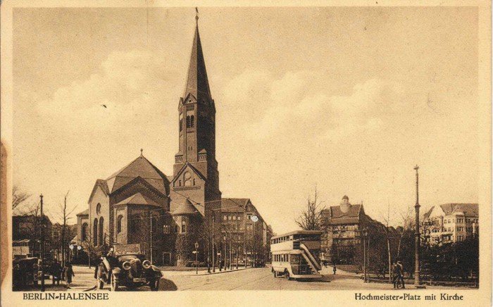Postkarte aus den Zwanziger Jahren - Hochmeisterplatz mit Kirche
