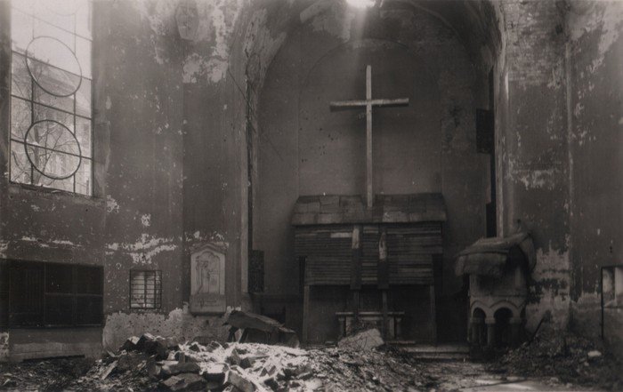 Altarraum der zerstörten Kirche